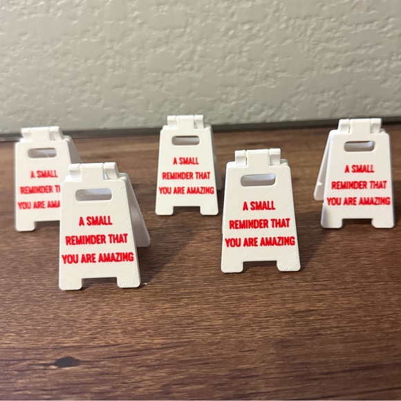 Valentine's Little White Sign "A Small Reminder That You Are Amazing" (Set of 5) - Picture 4 of 4